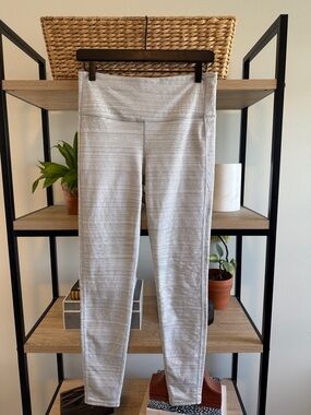 Athleta Mid-Rise Gray Textured Activewear Yoga Tight Legging, M